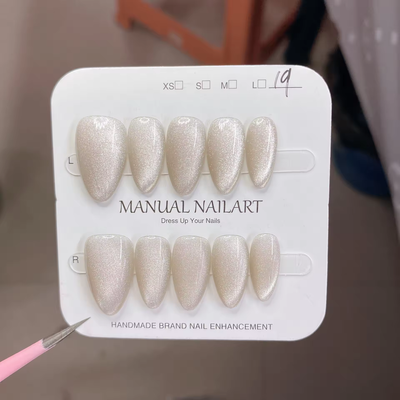 Cate Eye Nails